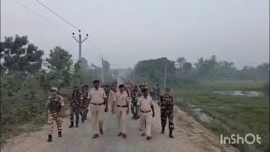 घोड़ासहन: बिहार विधानसभा चुनाव की मतगणना को लेकर घोड़ासहन पुलिस ने निकाला फ्लैग मार्च