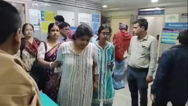 কালনা ১: কাজের চাপে BLO-র মৃত্যুর পর,এবার কালনায় এক BLO অসুস্থ, চিকিৎসার জন্য নিয়ে আসা হলো কালনা হসপিটাল