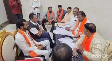 खामगाव: खामगाव येथे नगरपरिषद निवडणुक इच्छुक उमेदवारांच्या मुलाखती उत्साहात संपन्न..