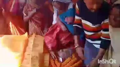 राजापाकर: थाना क्षेत्र के रंदाहा में कामरेड विशेश्वर प्रसाद यादव के अंतिम दर्शन के लिए उमड़ी भीड़