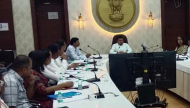 अमरावती: परराज्यातील पशूंचा संसर्ग टाळण्यासाठी उपाययोजना करावी-जिल्हाधिकारी आशिष येरेकर