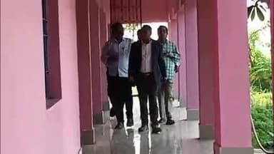 କେନ୍ଦୁଝର ସହର: ଆନନ୍ଦପୁର ଉପଜିଲ୍ଲାପାଳ ହାଟଡ଼ିହି ଅଞ୍ଚଳ ବିଶ୍ୱତାରିଣୀ ମହିଳା ମହାବିଦ୍ୟାଳୟ ପରିଦର୍ଶନ କରି