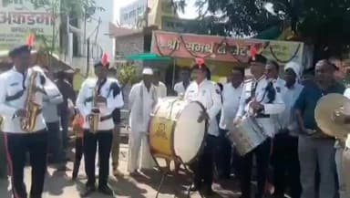 खामगाव: पोलीस बँड पथकाकडून खामगावात वंदे मातरम गीताचे गायन! नागरिकांनी दिली भरभरून साद!