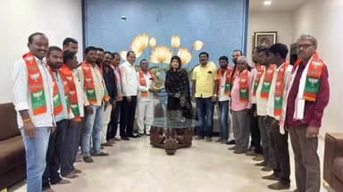 चिखली: मनुबाई येथील कार्यकर्त्यांचा भाजपमध्ये आमदार महाले यांच्या प्रमुख उपस्थितीत त्यांचे निवासस्थानी पक्षप्रवेश