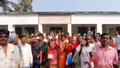 বলাগড়: চোখের জল বাঁধ মানছে না গ্রামবাসীদের,বলাগরের দুটো বুথের প্রায় দেড় হাজার ভোটার কারোর নাম নেই শেষ এসআইআর তালিকায়
