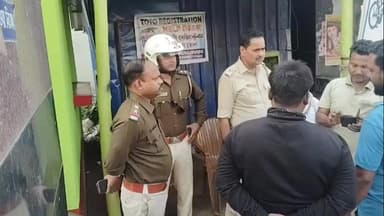 আউশগ্রাম ১: গুসকরায় পুলিশের উদ্যোগে খোলা হল টোটোর রেজিস্ট্রেশন সংক্রান্ত সহায়তা কেন্দ্র, লক্ষ্য টোটোর দৌরাত্ম্য কমানো