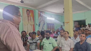 হাঁসখালি: SIR নিয়ে আতঙ্কিত হবেন না কর্মীদের উদ্দেশ্যে বললেন প্রাক্তন বিধায়ক।