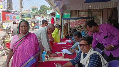 তেহট্ট ২: বার্নিয়াতে তৃণমূল কংগ্রেসের পক্ষ থেকে সকাল থেকে সন্ধ্যা পর্যন্ত এসআইআর সহায়তা কেন্দ্র