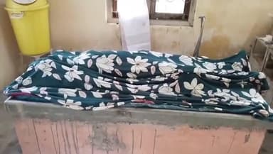 ઘોઘા: ઘોઘા તાબેના લાખણકા ગામે રેતી ભરેલ ટ્રક ઉપર એક ઈસમ તાલ પત્રી ખોલતો હોઈ ત્યારે તેને ઇલેક્ટ્રિક સોટ લાગતા મોત નીપજ્યું