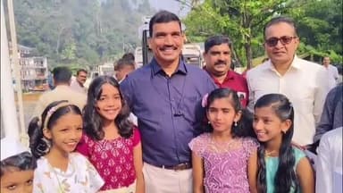 ഇടുക്കി: ജില്ലാ ശിശുക്ഷേമ സമിതി ചെറുതോണിയിൽ സംഘടിപ്പിച്ച ശിശുദിനാഘോഷത്തിൽ കളക്ടർ ദിനേശൻ ചെറുവാട്ട് പതാക ഉയർത്തി