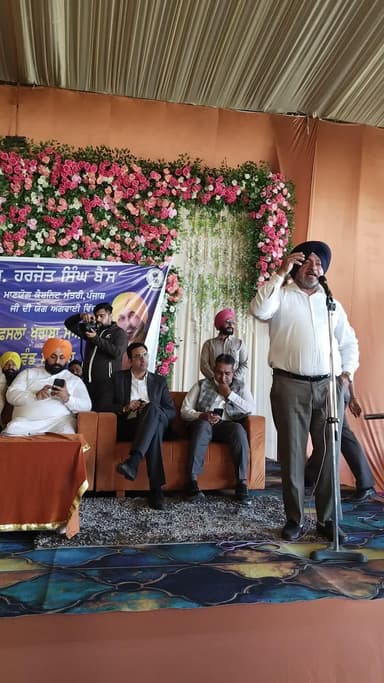 ਸਰਦਾਰ ਹਰਜੋਤ ਸਿੰਘ ਬੈਂਸ ਕੈਬਨਟ ਮੰਤਰੀ ਜੀ ਦੁਆਰਾ ਹੜ੍ਹ ਪ੍ਰਭਾਵਤ ਪਿੰਡਾਂ ਦੇ ਲੋਕਾਂ ਨੂੰ ਚੈਕ ਵੰਡੇ