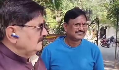 धनबाद/केंदुआडीह: बिहार विधान सभा चुनाव पर धनबाद के विधायक राज सिन्हा ने मीडिया से अपने आवास पर की बात