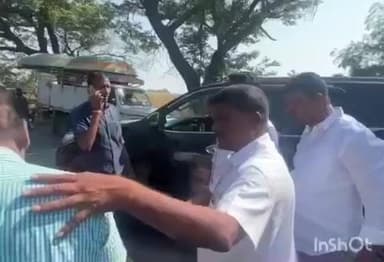 బిజినేపల్లి: రోడ్డు ప్రమాదంలో గాయపడ్డ వ్యక్తిని ఆసుపత్రికి తరలించి మానవత్వం చాటుకున్న నాగర్ కర్నూల్ ఎమ్మెల్యే డాక్టర్ రాజేష్ రెడ్డి