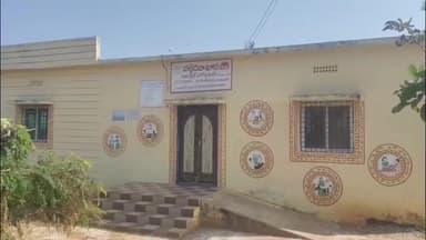 వెంకటాపురం: వీరభద్రవరం లో సమయపాలన పాటించని వైద్య సిబ్బంది