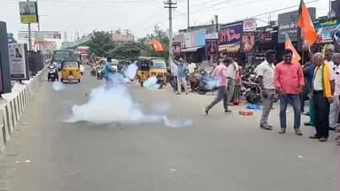 திண்டுக்கல் கிழக்கு: பீகாரில் NDA கூட்டணி வெற்றி பெற்று மீண்டும் ஆட்சி அமைத்ததை பேருந்து நிலையம் அருகே வெடி வெடித்து இனிப்பு வழங்கி கொண்டாடிய பாஜகவினர்