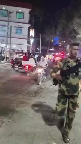 आज दिनांक 14.11.2025 को कटिहार जिला के विभिन्न थाना क्षेत्रों में विधि-व्यवस्था एवं सुरक्षा-व्यवस्था को सुदृढ़ बनाए रखने हेतु पुलिस द्वारा फ्लैग मार्च, वाहन जाँच एवं एरिया डोमिनेशन संचालित किया गया।