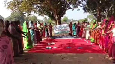 पाकरटांड: पाकरटांड में जेएसएलपीएस द्वारा झारखंड स्थापना दिवस के मौके पर कार्यक्रम का आयोजन