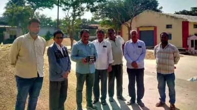 భిక్కనూర్: బిక్కనూరు మార్కెట్ యార్డులో ధాన్యం కొనుగోలు తనిఖీ, ధన్యం కొనుగోలను వేగవంతం చేయాలి : జిల్లా సహకార అధికారి రామ్మోహన్