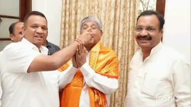 पलूस: बिहार विधानसभा निवडणुकीच्या यशानंतर पालकमंत्री चंद्रकांत दादा यांचे शरद लाड यांच्या हस्ते सन्मान