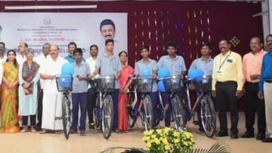 பல்லாவரம்: புனித தெரசா பெண்கள் மேல்நிலைப்பள்ளியில் மிதிவண்டிகள் வழங்கும் விழா அமைச்சர் பங்கேற்பு