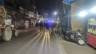 शहर में अलर्ट पुलिस, एसपी दल बल के साथ सड़क पर उतरी, सुरक्षा व्यवस्था को लगातार गंभीर पुलिस प्रशासन
#farrukhabadnews