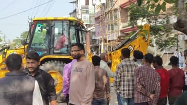 आवास विकास में अवैध अतिक्रमण के खिलाफ बड़ा अभियान..तीखी नोंकझोंक,आरोप प्रत्यारोप के बीच निपटा
#farrukhabadnews
#viral...