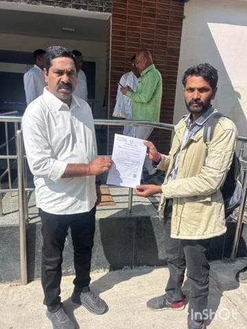 వర్ధన్నపేట: వర్ధంపేట నియోజకవర్గం చెందిన కార్యకర్తకు ,రెండు లక్షల 50 వేల రూపాయలు ఎల్ఓసి చెక్కును పంపిణీ చేసిన, ఎమ్మెల్యే నాగరాజు