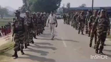 नीम चक बथानी: नीमचक बथानी थाना क्षेत्र में शांति बनाए रखने के लिए थाना अध्यक्ष के नेतृत्व में निकाला गया फ्लैग मार्च