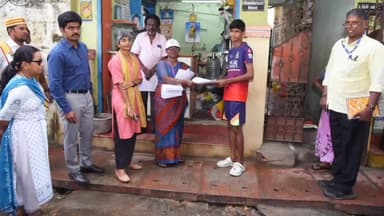 பல்லாவரம்: நேரு நகரில் வாக்குசாவடி நிலை அலுவலர்கள் கணக்கீட்டு படிவம் வழங்குதல் பணியினை மாவட்ட ஆட்சியர் ஆய்வு செய்தார்