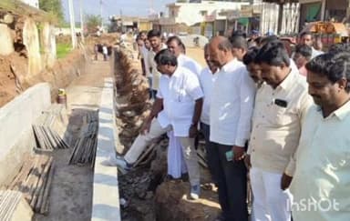 అమ్రాబాద్: అమ్రాబాద్ మండలంలో రోడ్డు విస్తరణ పనులను పరిశీలించిన అచ్చంపేట ఎమ్మెల్యే వంశీకృష్ణ