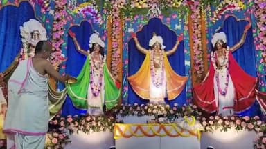 ভগবানপুর ১: ভগবানপুর-১ব্লকের তেঠিবাড়িতে নৃত্য ,কীর্তন সহযোগে আজ অনুষ্ঠিত হল সুদৃশ্য,ভক্তিময় সন্ধ্যারতি