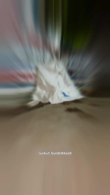 आप देख सकते हैं विकसित बुंदेलखंड की टीम के द्वारा छोटे-छोटे से कुत्ते के बच्चों को ठंडी से बचने के लिए छोटा सा प्रयास कि