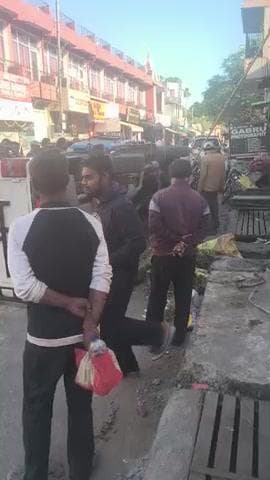 कनखल माई आज सुबह घड़ी पलट गई जिसमें कुछ यात्री घायल हुए हैं