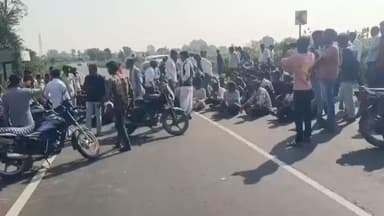 आगर मालवा में बिजली नहीं मिलने से किसानों में आक्रोश
नेशनल हाईवे पर किया चक्का जाम
विधायक बापू की समझाइश पर...!