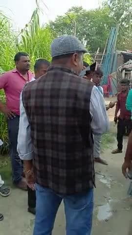 . भारतीय जनता पाटी का नाम खराब कर रहे सभासद प्रभुनाथ यिह अनुरुधवा कसया महिला के लिए अपशब्द कहते हुए इन की दो बीबी है