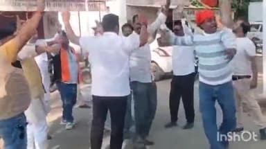 घोड़ाडोंगरी: बिहार में एनडीए की ऐतिहासिक जीत पर सारणी भाजपा कार्यालय में जश्न, कार्यकर्ताओं ने मिठाई बांटी