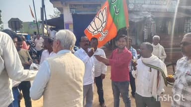 भंडरिया: भंडरिया में भाजपा समर्थित एनडीए की जीत पर कार्यकर्ताओं ने निकाला विजय जुलूस, इंदिरा गांधी चौक पर मनाया जश्न