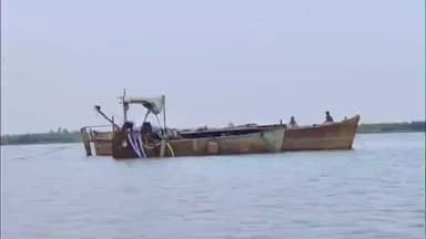 ചാവക്കാട്: ദേശീയപാത നിർമ്മാണത്തിനായി ചേറ്റുവ പുഴയിൽ നിന്നുള്ള മണ്ണെടുപ്പ് നാട്ടുകാർ തടഞ്ഞു