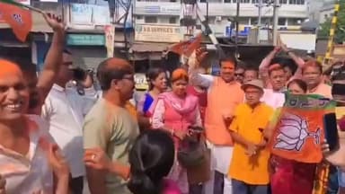 হাবরা ১: বিহারে এন ডি এ জোটের জয়, বিজয় উল্লাসে মাতলো হাবরার বিজেপি কর্মীরা