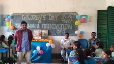 नवा बाज़ार: राजकीय उत्क्रमित मध्य विद्यालय चेचन्हा में केक काटकर बाल दिवस सह झारखंड राज्य स्थापना दिवस मनाया गया