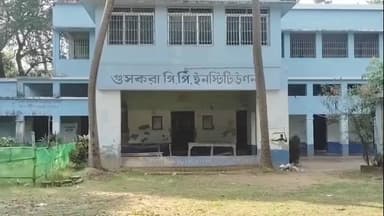 আউশগ্রাম ১: বিদ্যালয়ের প্রধান শিক্ষকের কাজকর্ম নিয়ে তীব্র অসন্তোষ প্রকাশ করলেন গুসকরা পিপি ইন্সটিটিউশনের প্রাক্তন সভাপতি