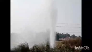 রানিবাঁধ: খাতড়ার সুপুর মোড়ের নিকটে পানীয় জলের পাইপ ফেটে বিপত্তি, আশঙ্কায় স্থানীয়রা