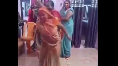 ज़ीरादेई: जीरादेई विधानसभा क्षेत्र से एनडीए प्रत्याशी की जीत के बाद महिलाओं ने खुशी जताई, वीडियो वायरल