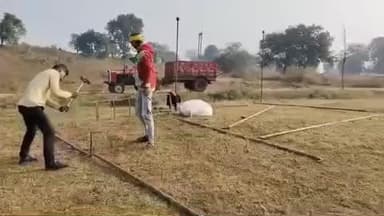 खालवा गोमुख। जनजातीय गौरव दिवस और भगवान बिरसा मुंडा जयंती की तैयारी मंच पंडाल बनाए जा रहे हैं,,