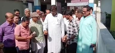 কোচবিহার ১: কোচবিহার পৌরসভার ১৮ নম্বর ওয়ার্ডে পেভার্স ব্লকের রাস্তার কাজের সূচনা করলেন পৌরসভার চেয়ারম্যান