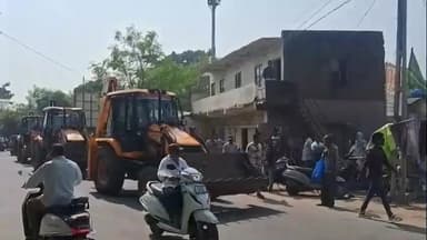 વડોદરા પશ્ચિમ: ગોરવામાં ગેરકાયદે દબાણો પર પાલિકાનું JCB ફરીવળ્યુ