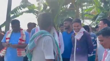 সৃজনগ্ৰাম: কাছাৰীপেটিত অঞ্চলটোৰ উন্নয়নৰ পৰ্যবেক্ষণ কৰি থকা সময়ত উত্তৰ অভয়াপুৰীৰ বিধায়ক আব্দুল বাতিন খন্দকাৰক জবাবদিহি কৰিলে ৰাইজে