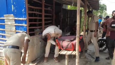 তেহট্ট ১: ছাতিনা মিস্তির পাড়ায় পাওয়া গেল একটি ব্যাগ,এলাকায় ছড়াল চাঞ্চল্য