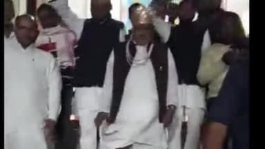 सिलाव: नालंदा: जीत के बाद मंत्री श्रवण कुमार ने समर्थकों संग कुंडलपुर महावीर मंदिर में की पूजा