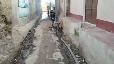 चित्रकूट जिले के अकबरपुर गांव में नाली न होने चलते हुई परेशानी